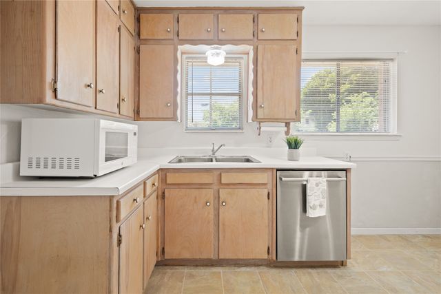 1332 Harrison Lane, Hurst, TX 76053