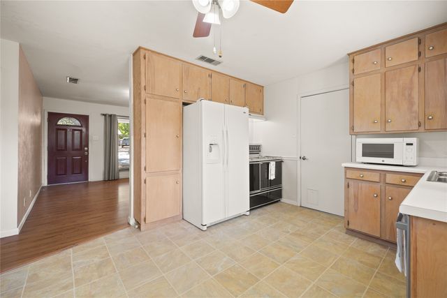 1332 Harrison Lane, Hurst, TX 76053