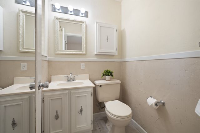 1332 Harrison Lane, Hurst, TX 76053