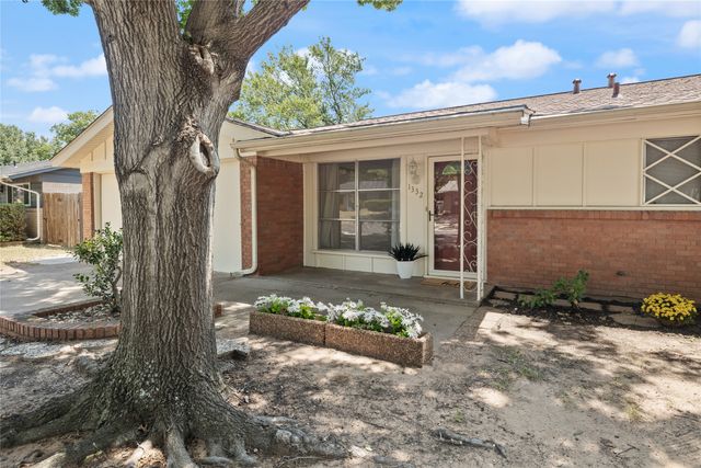 1332 Harrison Lane, Hurst, TX 76053