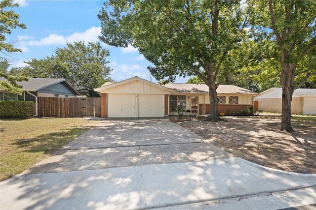 1332 Harrison Lane, Hurst, TX 76053