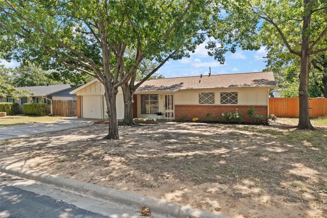 1332 Harrison Lane, Hurst, TX 76053
