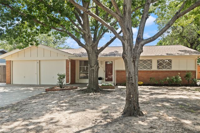 1332 Harrison Lane, Hurst, TX 76053