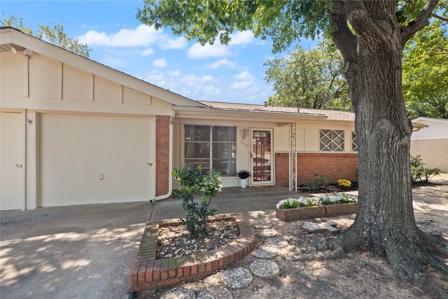 1332 Harrison Lane, Hurst, TX 76053
