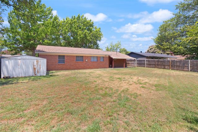 1332 Harrison Lane, Hurst, TX 76053