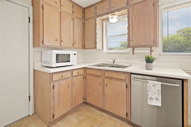 1332 Harrison Lane, Hurst, TX 76053