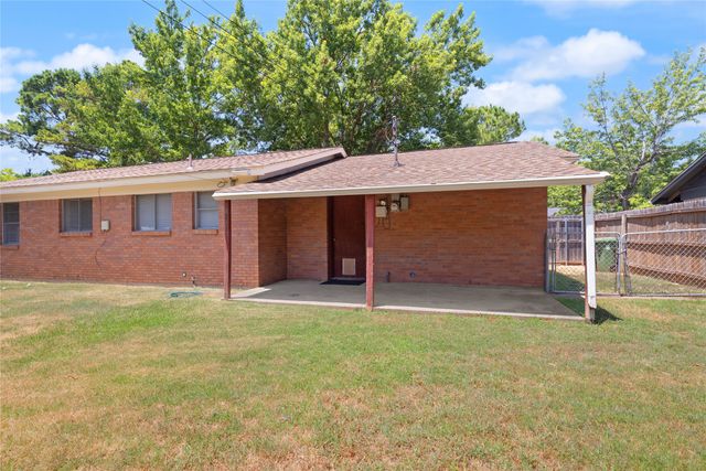 1332 Harrison Lane, Hurst, TX 76053