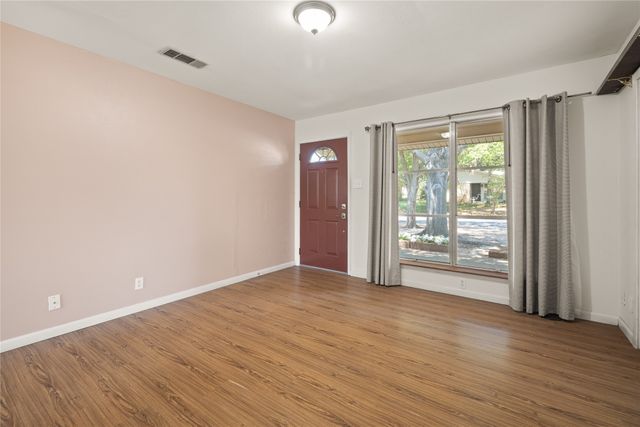 1332 Harrison Lane, Hurst, TX 76053