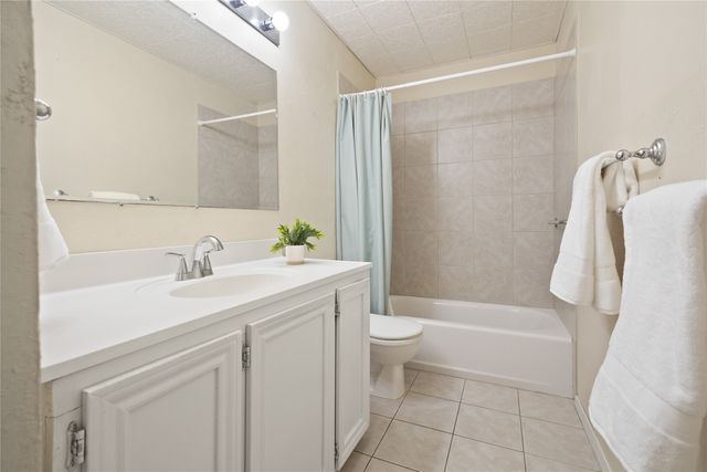 1332 Harrison Lane, Hurst, TX 76053