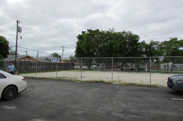 4330 SW 8th St, Coral Gables, FL 33134