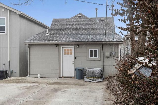 1120 Splitlog Avenue, Kansas City, KS 66102