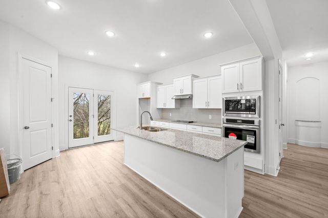 701 Harpeth Knoll Ct, Nashville, TN 37221