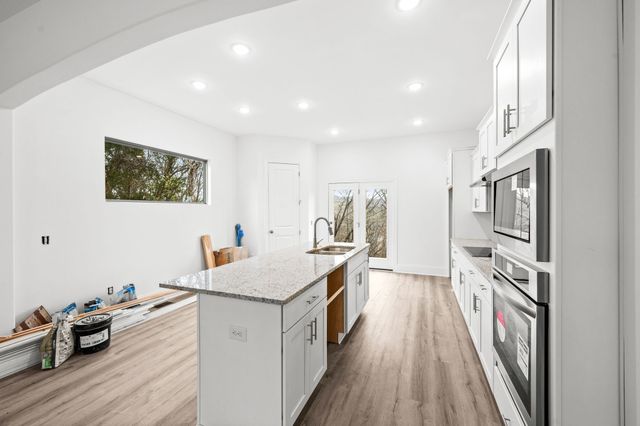 701 Harpeth Knoll Ct, Nashville, TN 37221