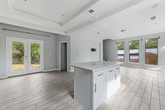 118 Camino De Agua, Elgin, TX 78621