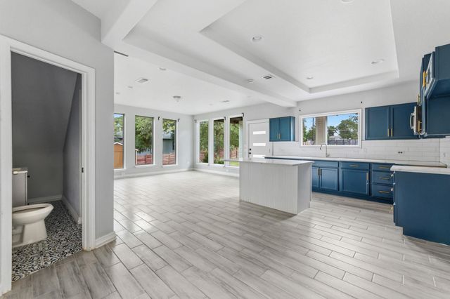 118 Camino De Agua, Elgin, TX 78621