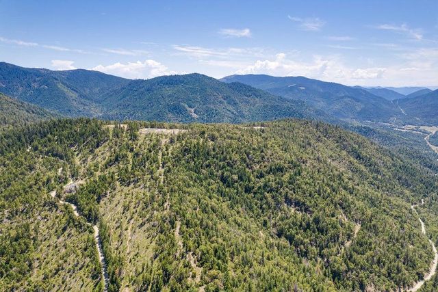 300 Shanks Creek Road, Wolf Creek, OR 97497