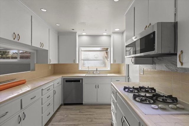 1687 Dalehurst Avenue, Los Altos, CA 94024