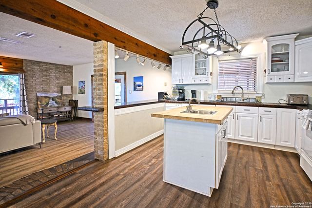 1683 KUEHLER AVE, New Braunfels, TX 78130