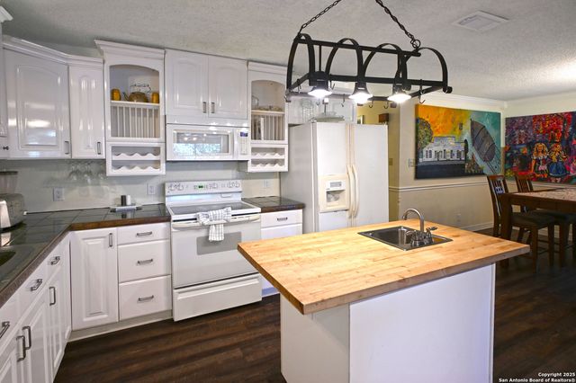 1683 KUEHLER AVE, New Braunfels, TX 78130