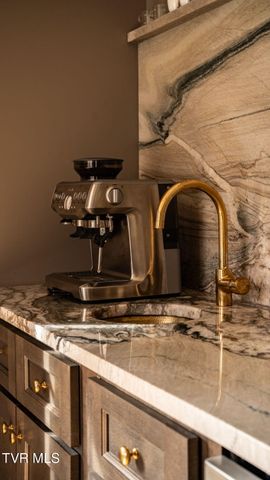 1000 Huntington Court, Kingsport, TN 37660