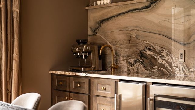 1000 Huntington Court, Kingsport, TN 37660