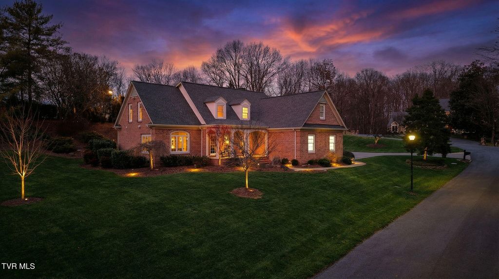 1000 Huntington Court, Kingsport, TN 37660