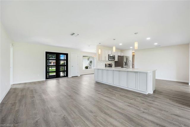 1202 SE 14th TER, Cape Coral, FL 33990