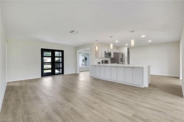 1202 SE 14th TER, Cape Coral, FL 33990
