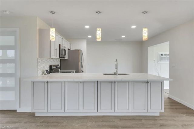 1202 SE 14th TER, Cape Coral, FL 33990