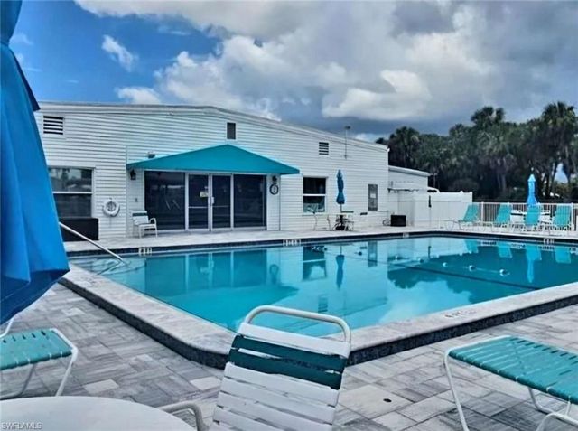 9 Pearl DR 9P, Naples, FL 34114