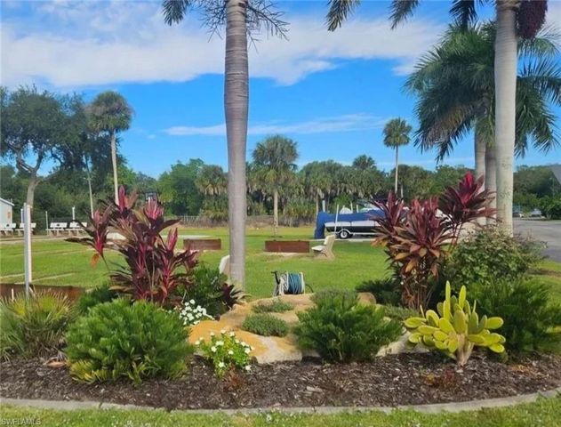 9 Pearl DR 9P, Naples, FL 34114