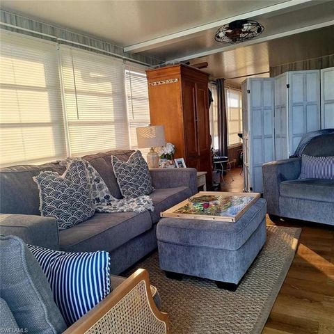 9 Pearl DR 9P, Naples, FL 34114