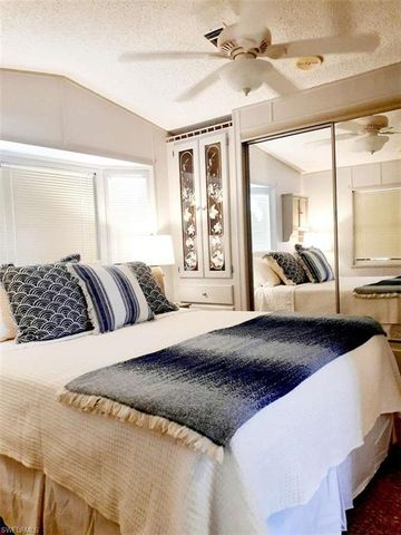 9 Pearl DR 9P, Naples, FL 34114