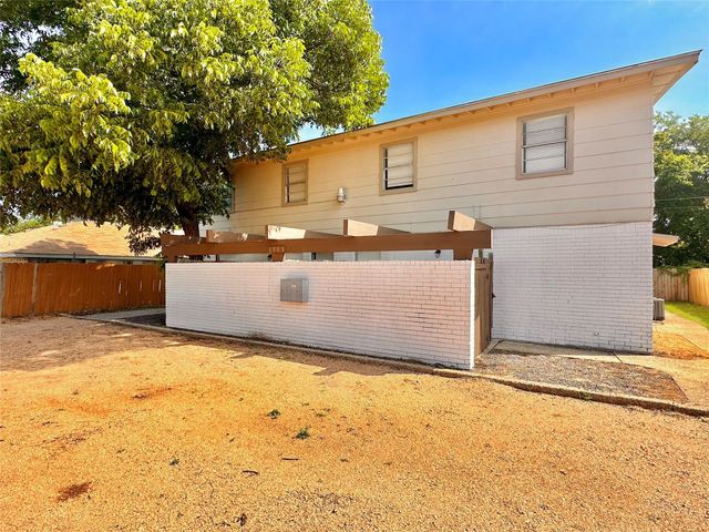 1908 Hearthstone DR 104, Austin, TX 78757