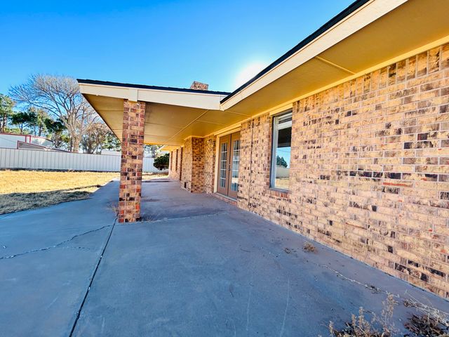 2925 Dove Lane, Denver City, TX 79323