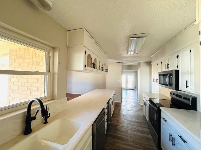 2925 Dove Lane, Denver City, TX 79323