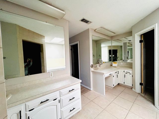 2925 Dove Lane, Denver City, TX 79323