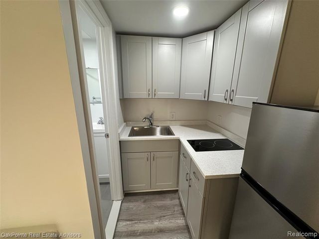 16001 Dixie Highway, Holly, MI 48442