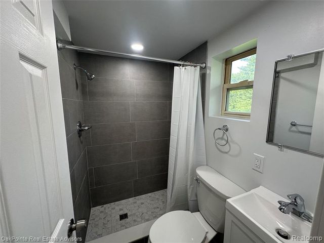 16001 Dixie Highway, Holly, MI 48442