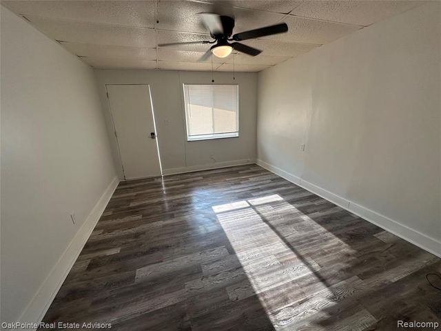 16001 Dixie Highway, Holly, MI 48442