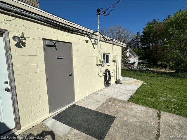 16001 Dixie Highway, Holly, MI 48442