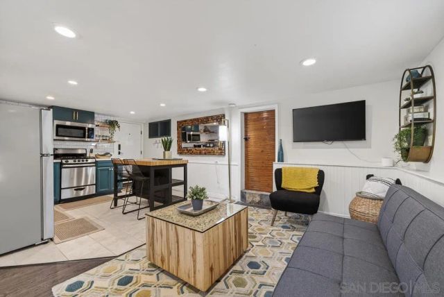 5438 Gilbert Dr Unit C, San Diego, CA 92115