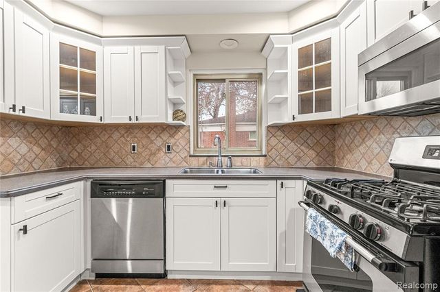 7148 Plainfield Street, Dearborn Heights, MI 48127
