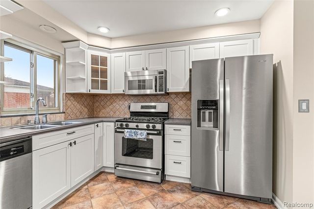 7148 Plainfield Street, Dearborn Heights, MI 48127