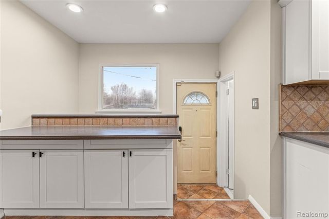 7148 Plainfield Street, Dearborn Heights, MI 48127