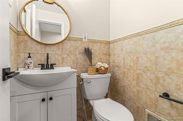 7148 Plainfield Street, Dearborn Heights, MI 48127