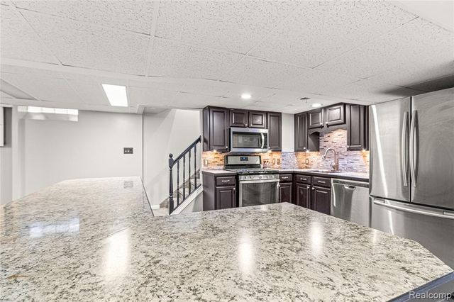 7148 Plainfield Street, Dearborn Heights, MI 48127