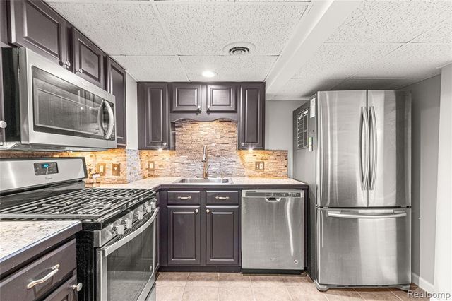 7148 Plainfield Street, Dearborn Heights, MI 48127