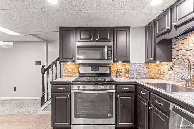 7148 Plainfield Street, Dearborn Heights, MI 48127
