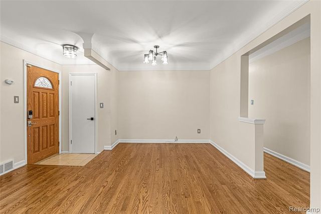 7148 Plainfield Street, Dearborn Heights, MI 48127